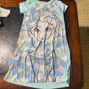 1 girls size 6 night gown